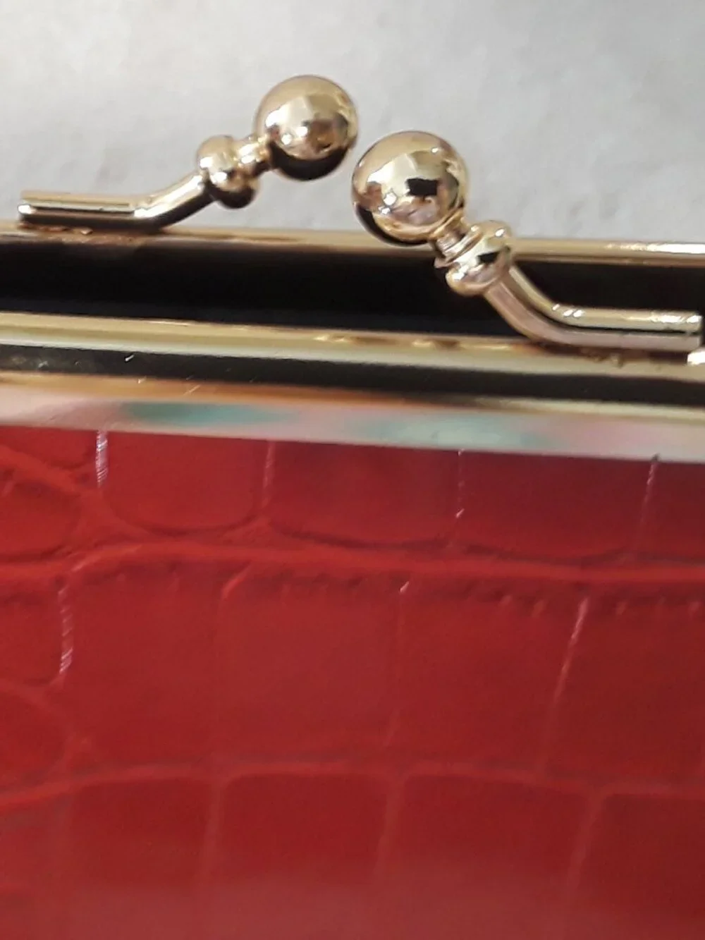 2Pc set: Red Glossy Faux Croc Wallet Kiss-Lock + Red/Pink Coordinated Coin Purse
